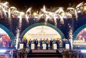 Lễ hội Văn hóa Ẩm thực Hà Nội 2024: Gian hàng Nga do Nguyễn Hồng phụ trách đã thu hút hơn 1.000 người ghé thăm và mua sắm