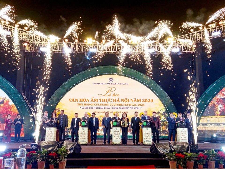 Lễ hội Văn hóa Ẩm thực Hà Nội 2024: Gian hàng Nga do Nguyễn Hồng phụ trách đã thu hút hơn 1.000 người ghé thăm và mua sắm