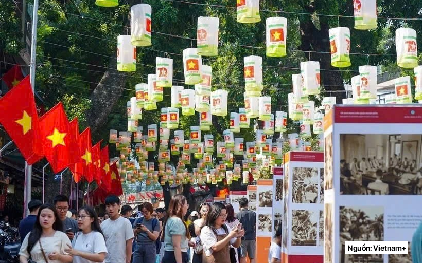 nguyen-hong-tham-gia-le-hoi-du-lich-ha-noi