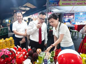 Đông đảo khách ghé thăm gian hàng của Nguyễn Hồng tại Tuần Văn hóa – Thương mại – Sinh vật cảnh 2025